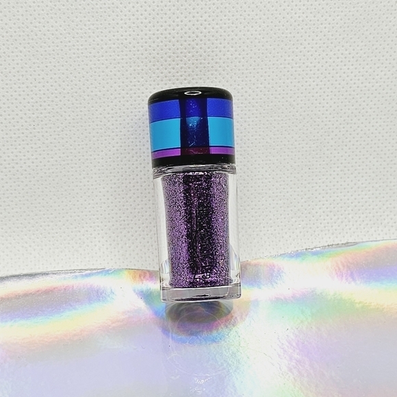 MAC Cosmetics Fuchsia Glitter LE - Picture 2 of 7
